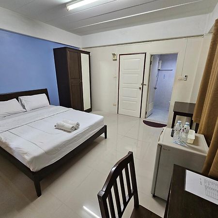 Si Fah At Bangsaen Hotel Ban Rong Khoei Экстерьер фото