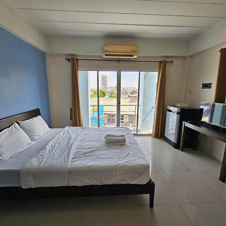 Si Fah At Bangsaen Hotel Ban Rong Khoei Экстерьер фото