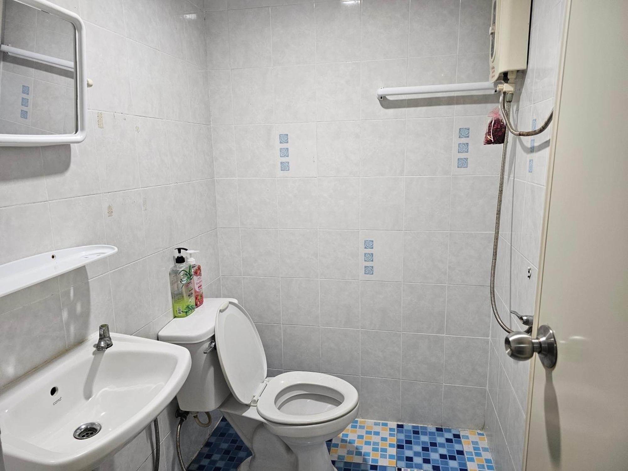 Si Fah At Bangsaen Hotel Ban Rong Khoei Экстерьер фото