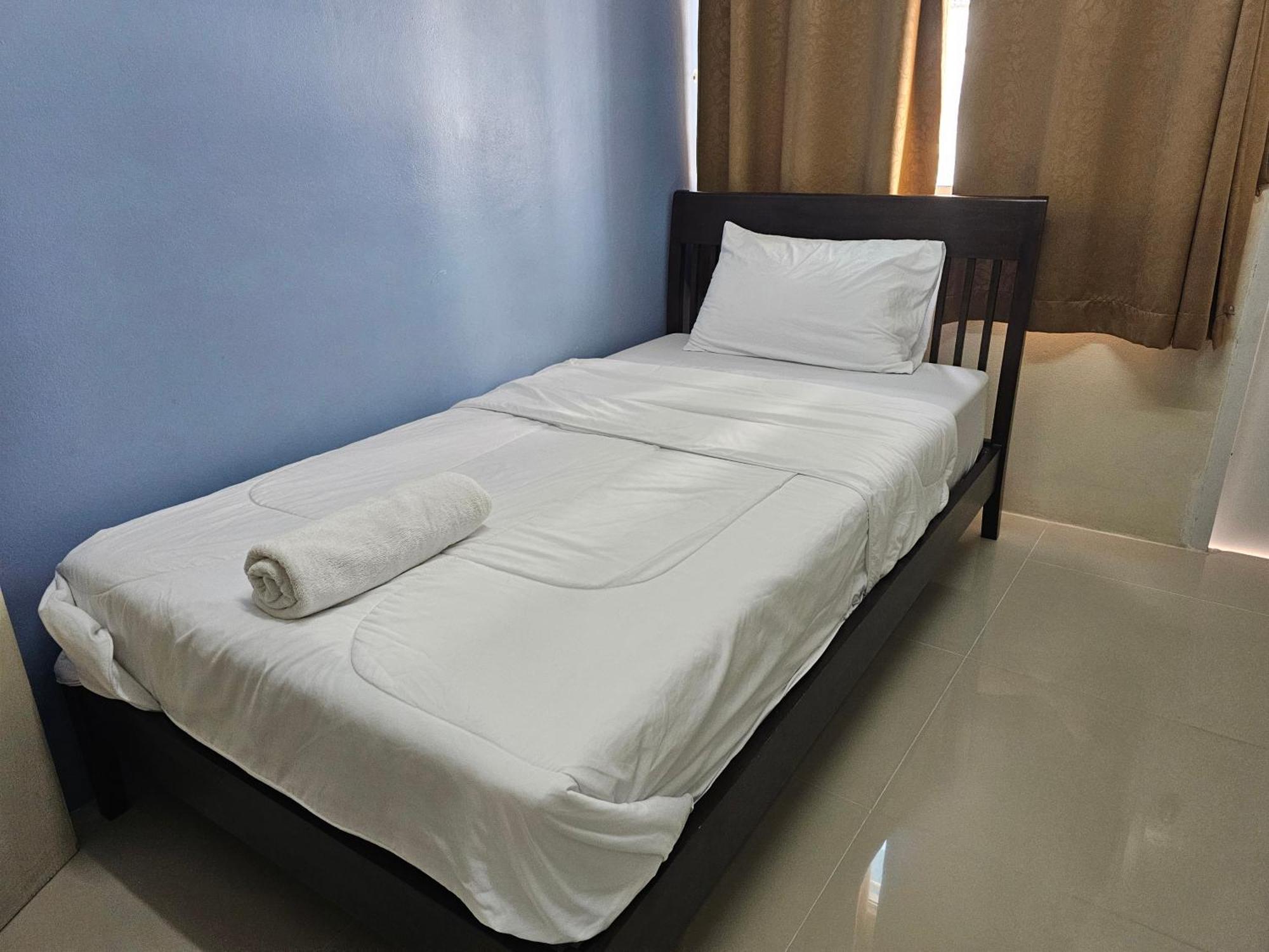 Si Fah At Bangsaen Hotel Ban Rong Khoei Экстерьер фото