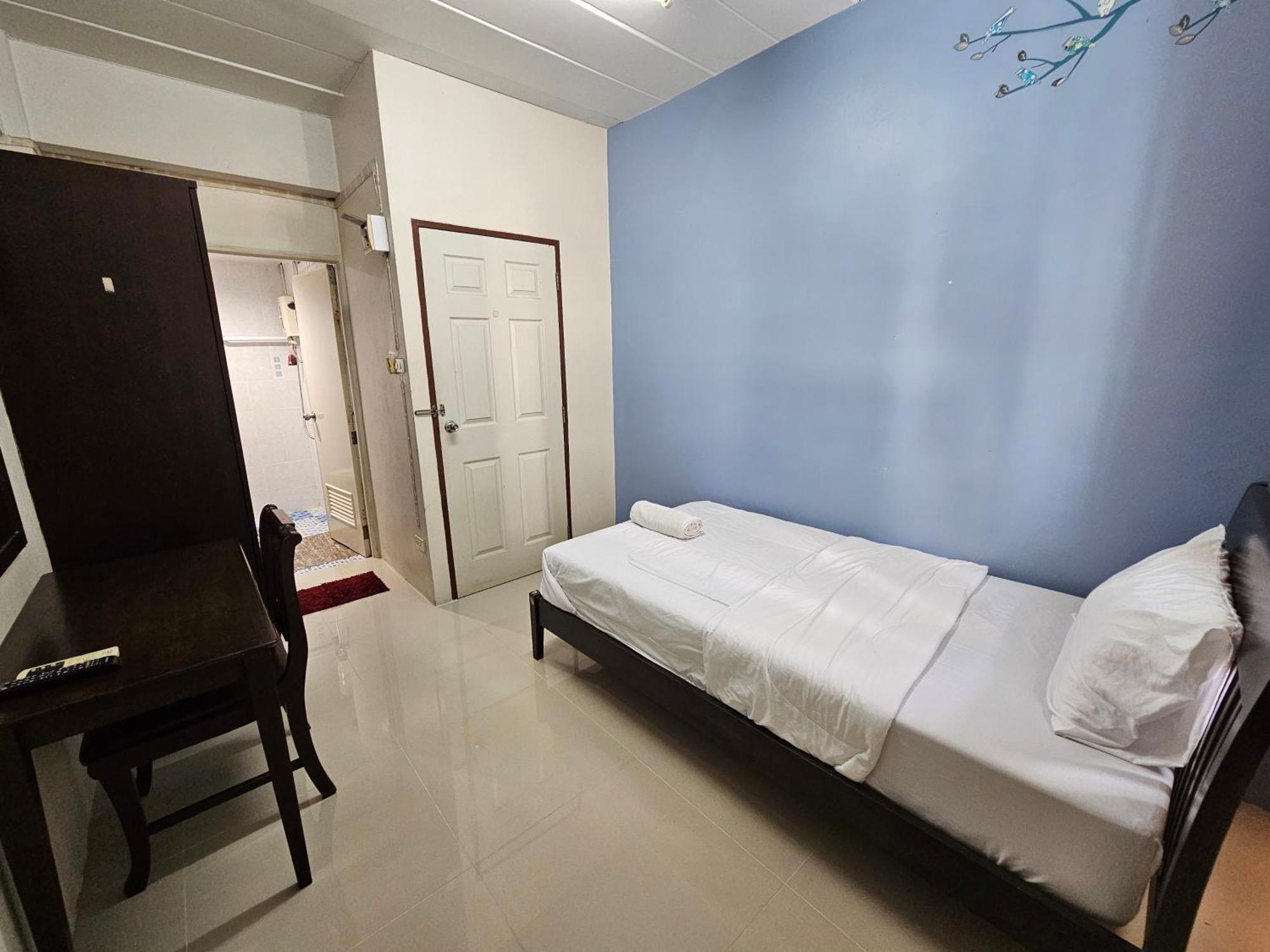 Si Fah At Bangsaen Hotel Ban Rong Khoei Экстерьер фото