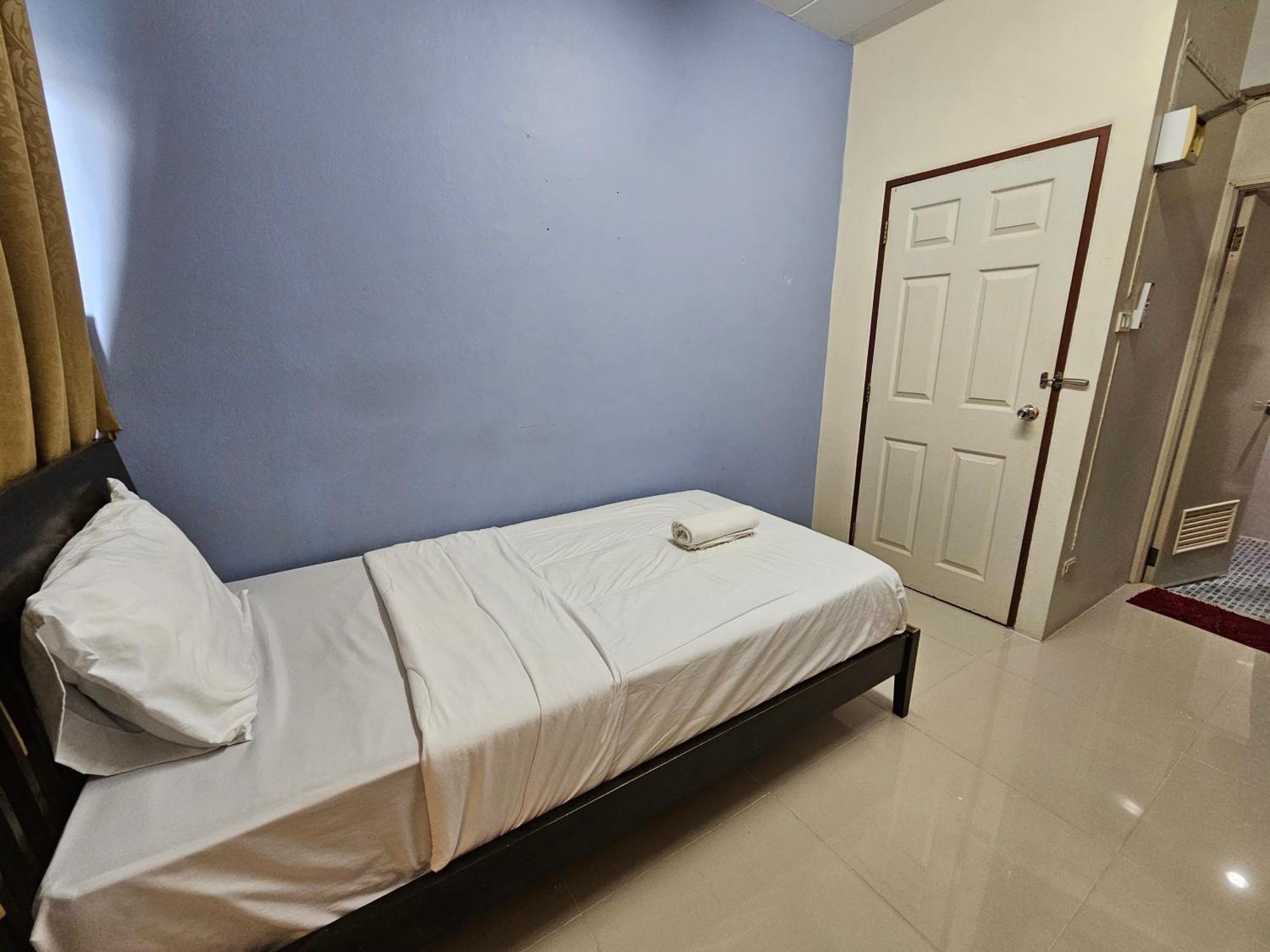Si Fah At Bangsaen Hotel Ban Rong Khoei Экстерьер фото