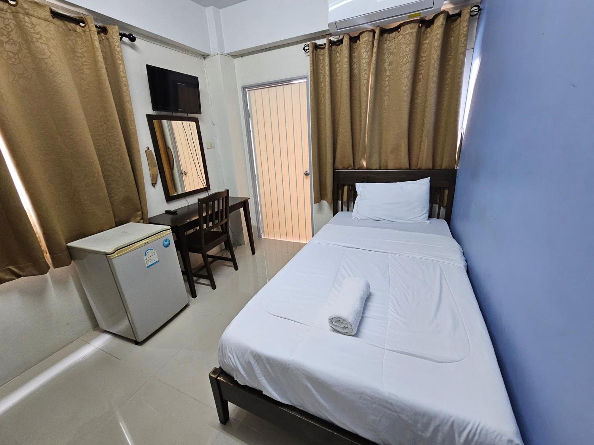 Si Fah At Bangsaen Hotel Ban Rong Khoei Экстерьер фото