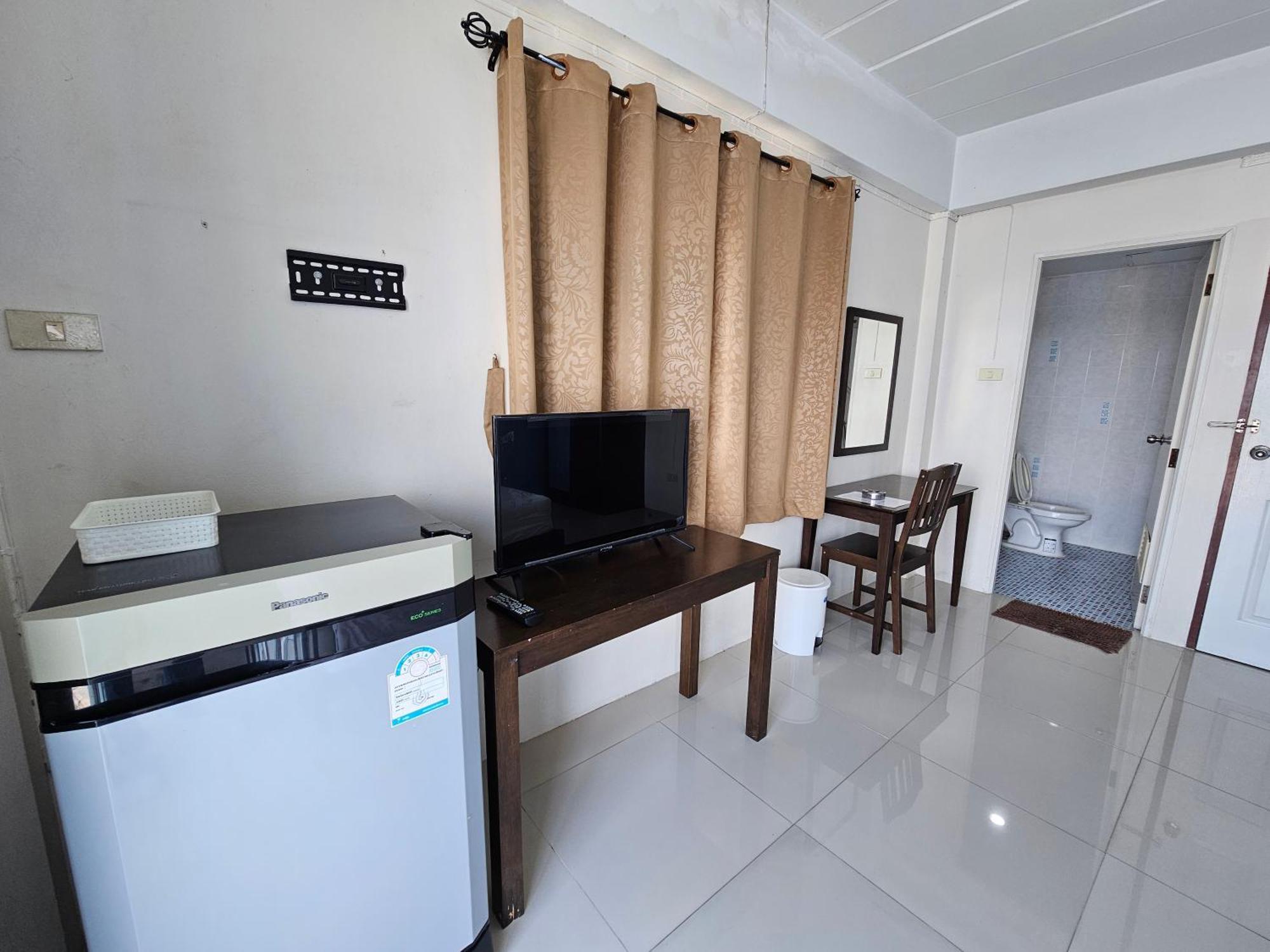 Si Fah At Bangsaen Hotel Ban Rong Khoei Экстерьер фото