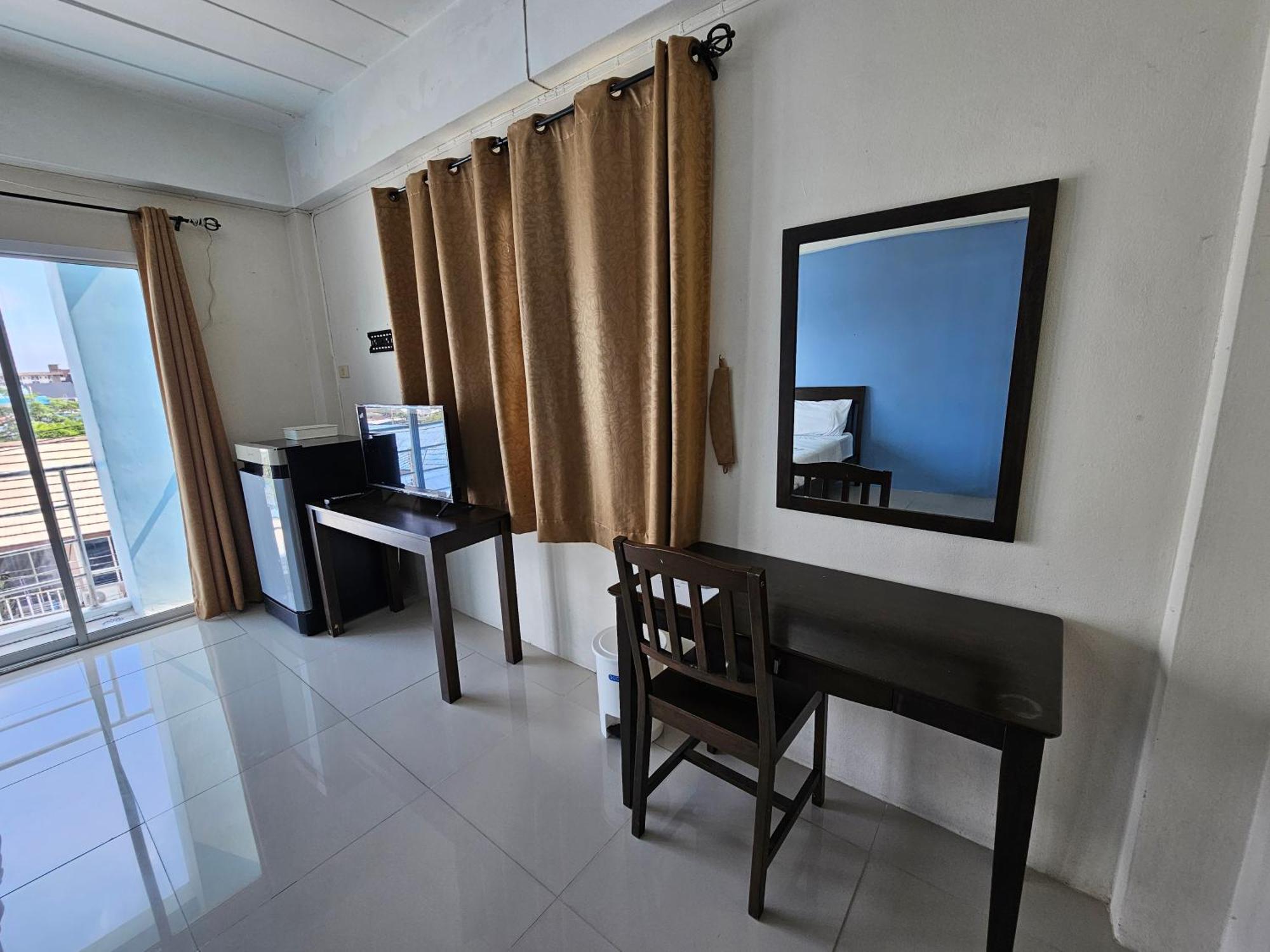 Si Fah At Bangsaen Hotel Ban Rong Khoei Экстерьер фото