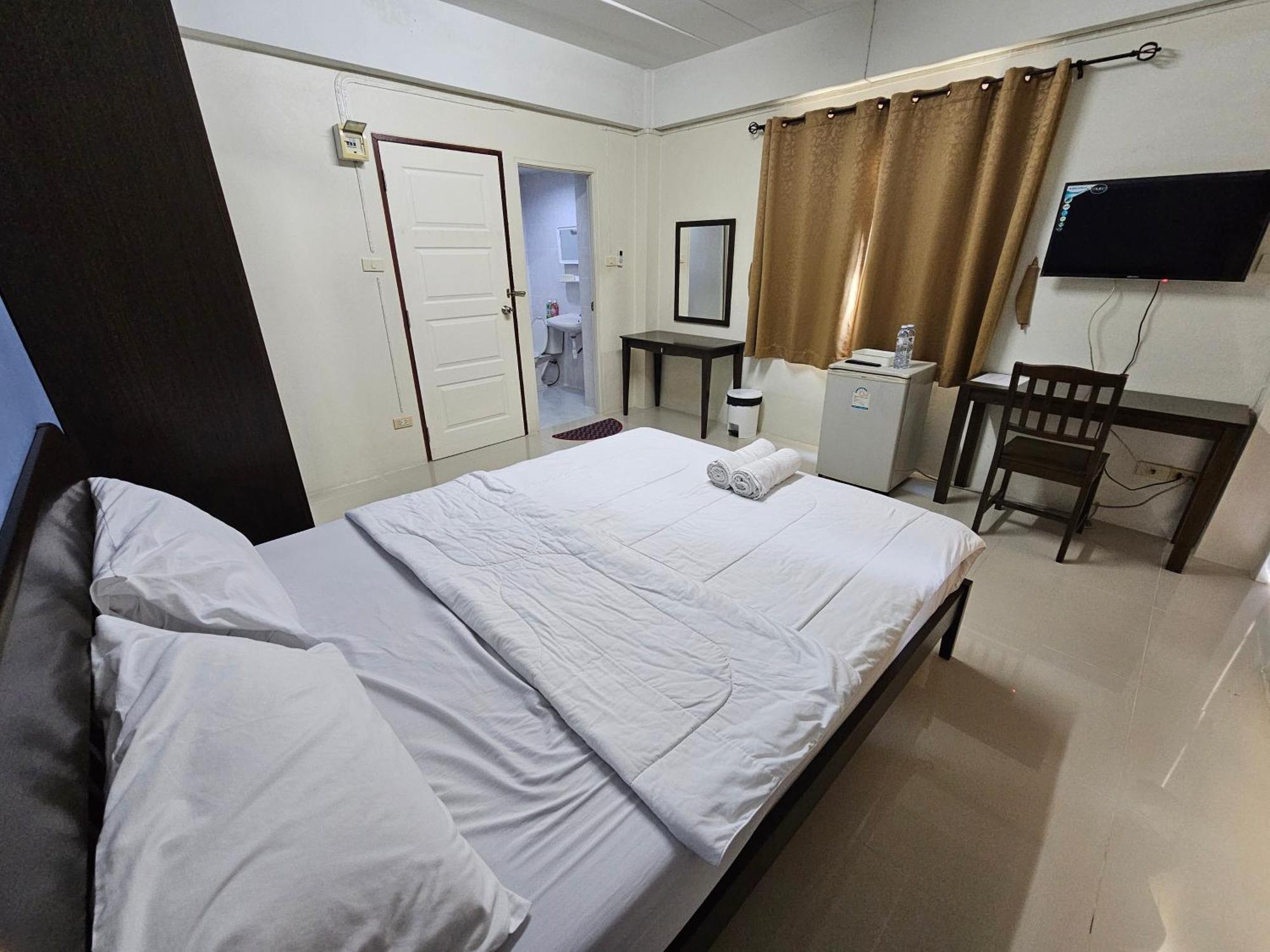 Si Fah At Bangsaen Hotel Ban Rong Khoei Экстерьер фото