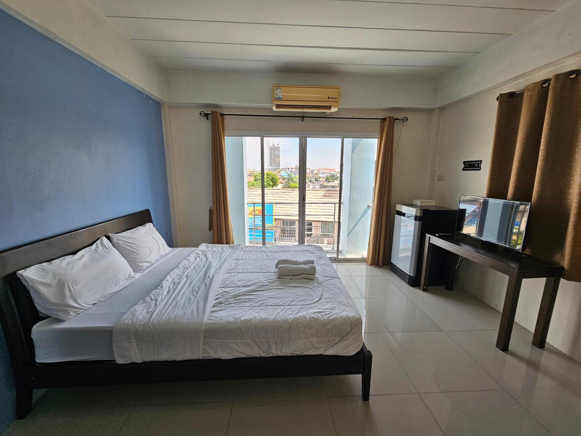 Si Fah At Bangsaen Hotel Ban Rong Khoei Экстерьер фото